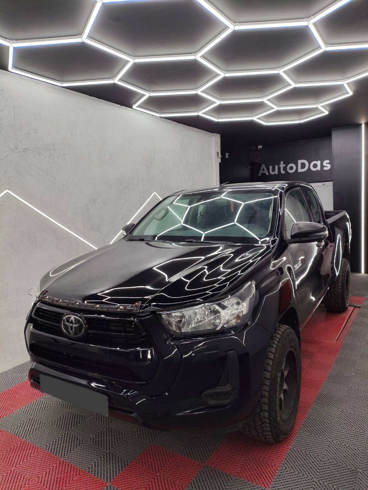 Μαύρο Toyota Hilux